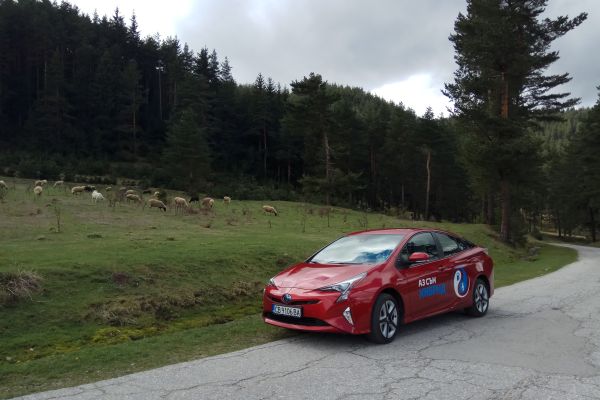 Да живее целомъдрието: тестваме новата Toyota Prius (ВИДЕО)